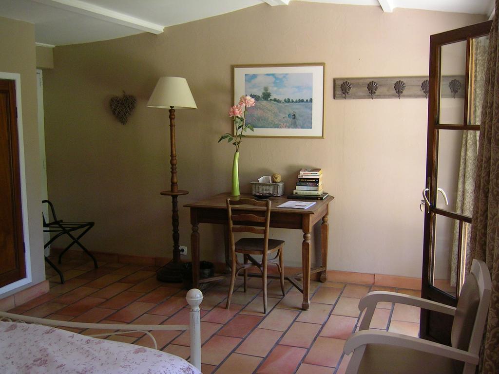 Mas La Provence Bed and Breakfast LʼIsle-sur-la-Sorgue Værelse billede